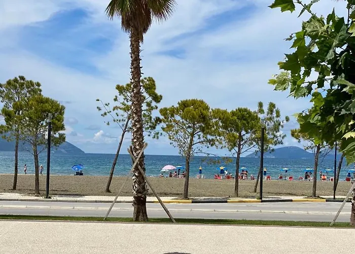 Modern In Lungomare, * Wlora