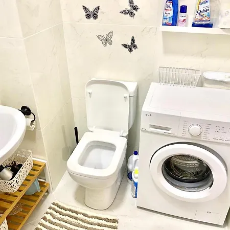 Modern In Lungomare, * Wlora