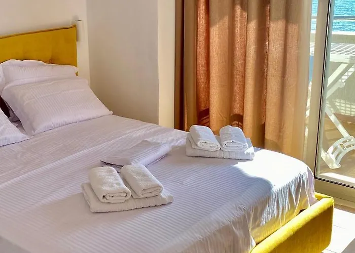 Modern In Lungomare, * Vlorë