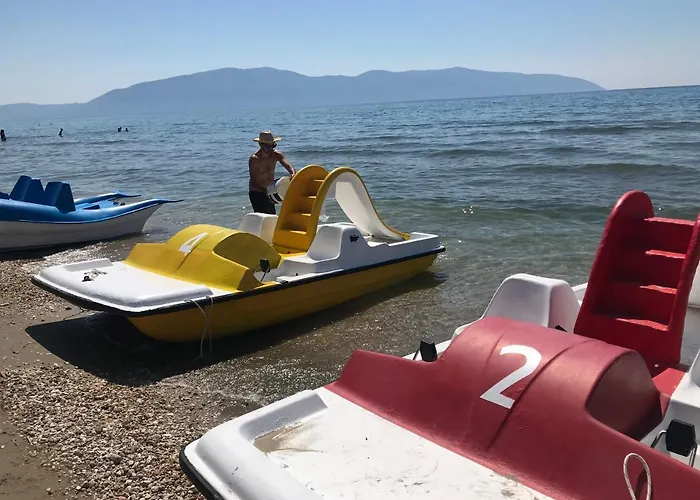 Modern In Lungomare, * Vlorë