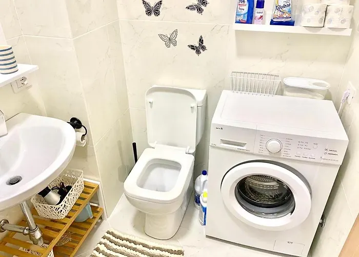 Modern In Lungomare, * Vlorë